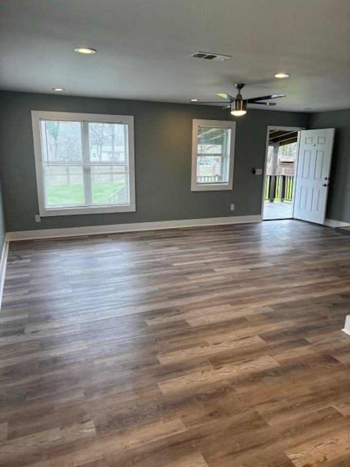 402 Twin Creek Cv - Photo 2 of 14