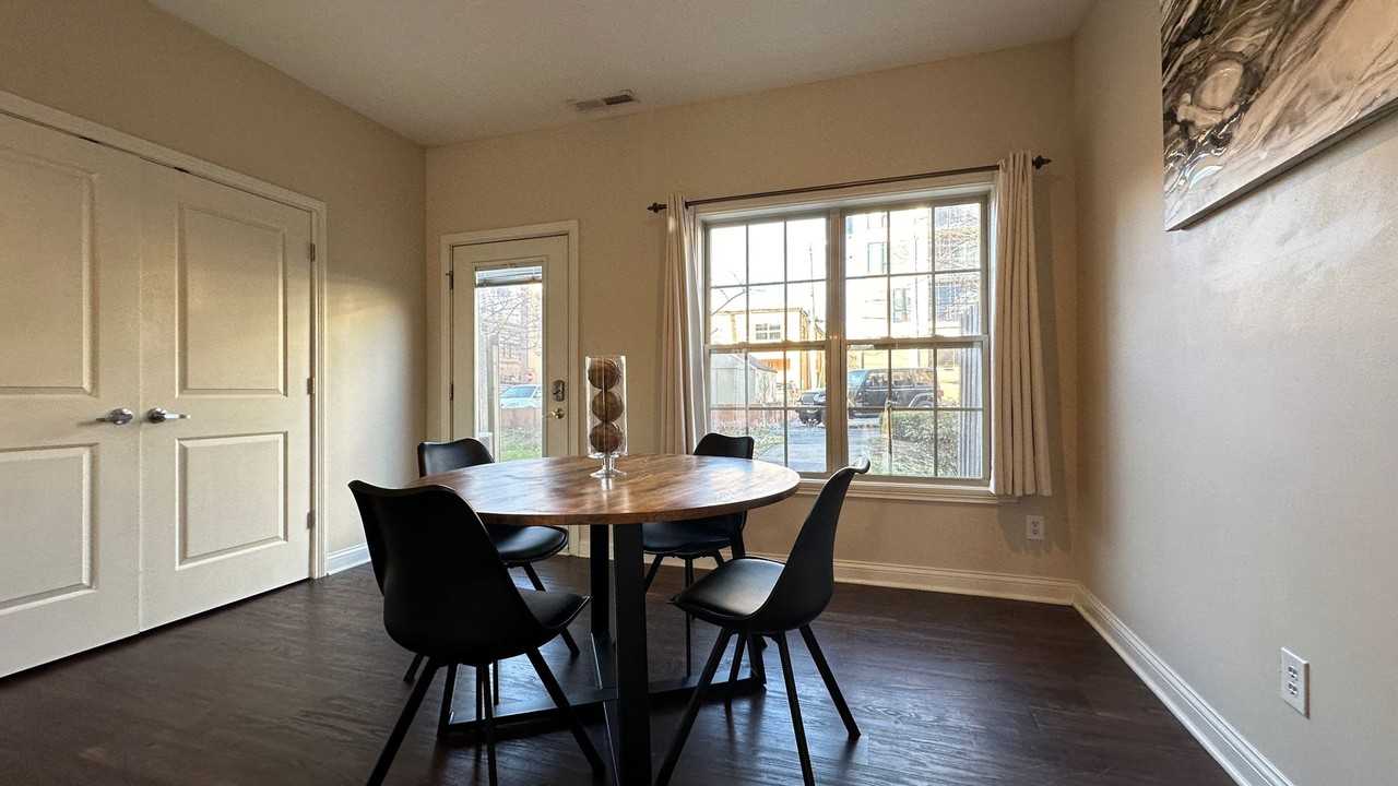 366 S Washington St - Photo 5 of 28