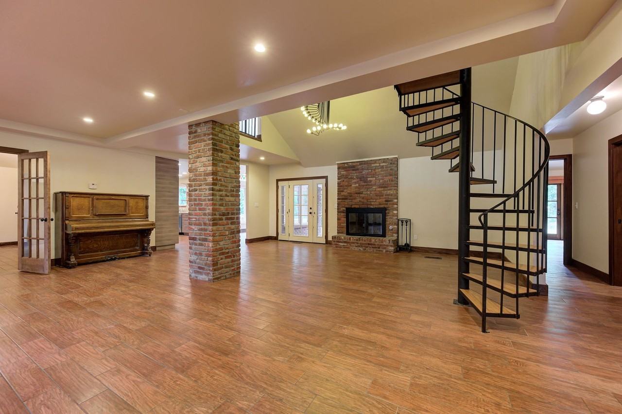 2429 Cedar Oak Dr - Photo 5 of 50