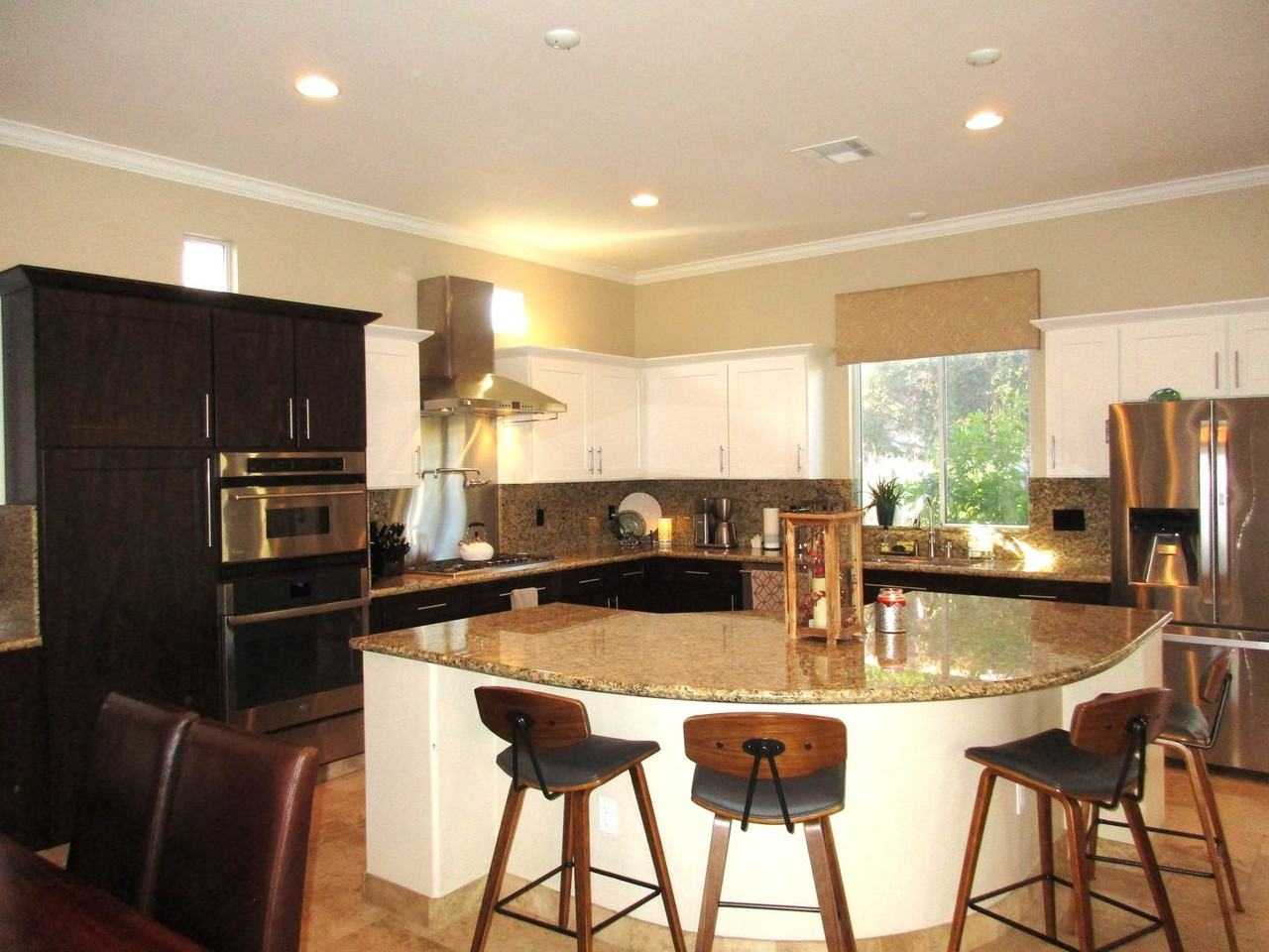 1927 Taylorville St - Photo 2 of 21