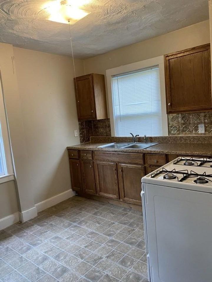 2318 6th Street Ct - Photo 2 of 9