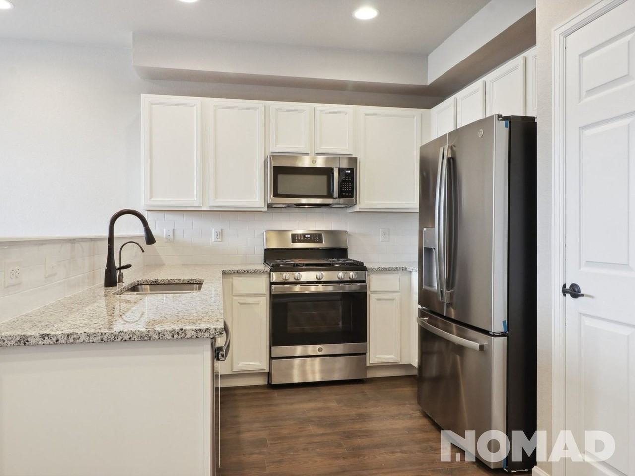 6418 North Ceylon Street - Photo 7 of 27