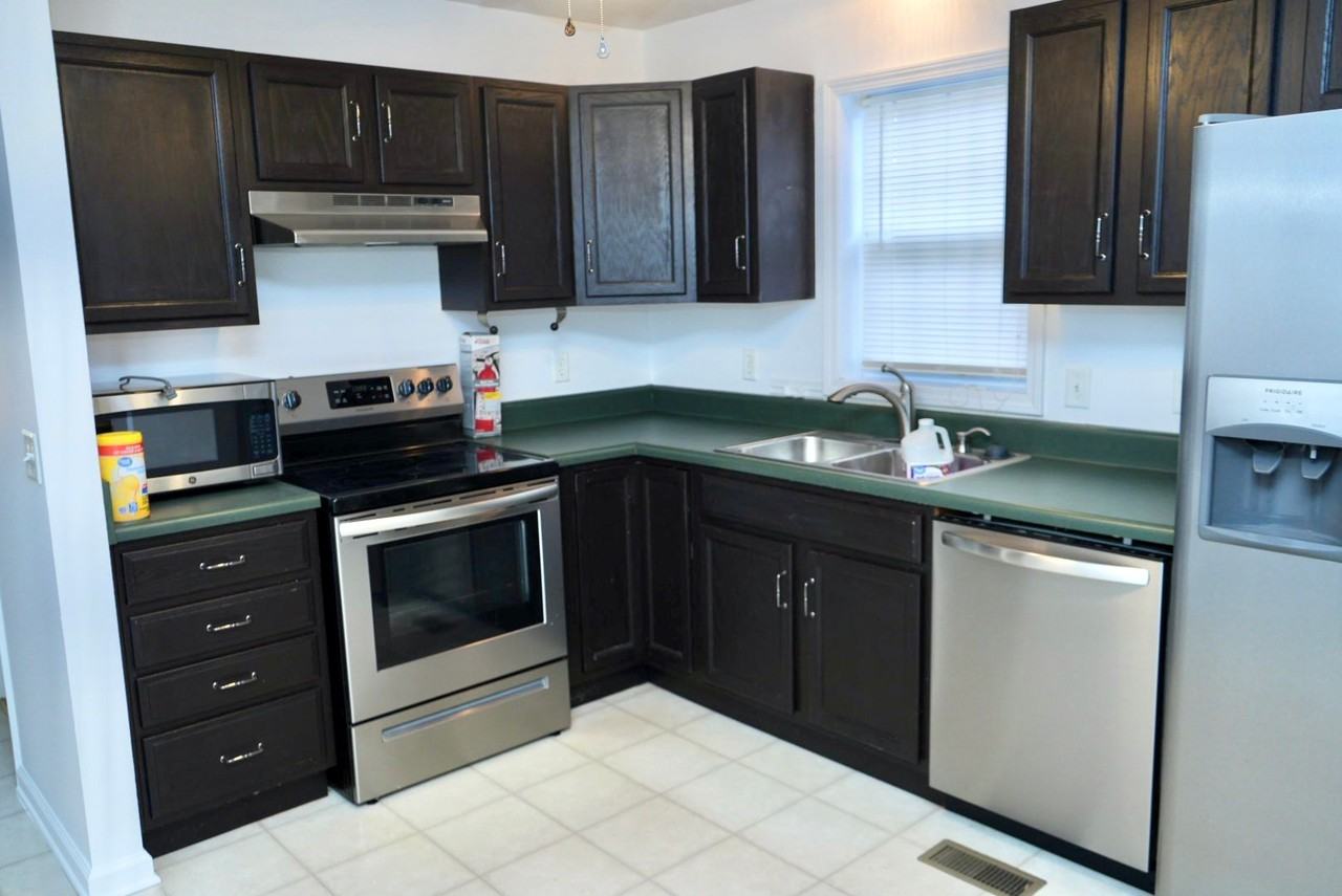 2427 Lindsay Rd - Photo 4 of 17
