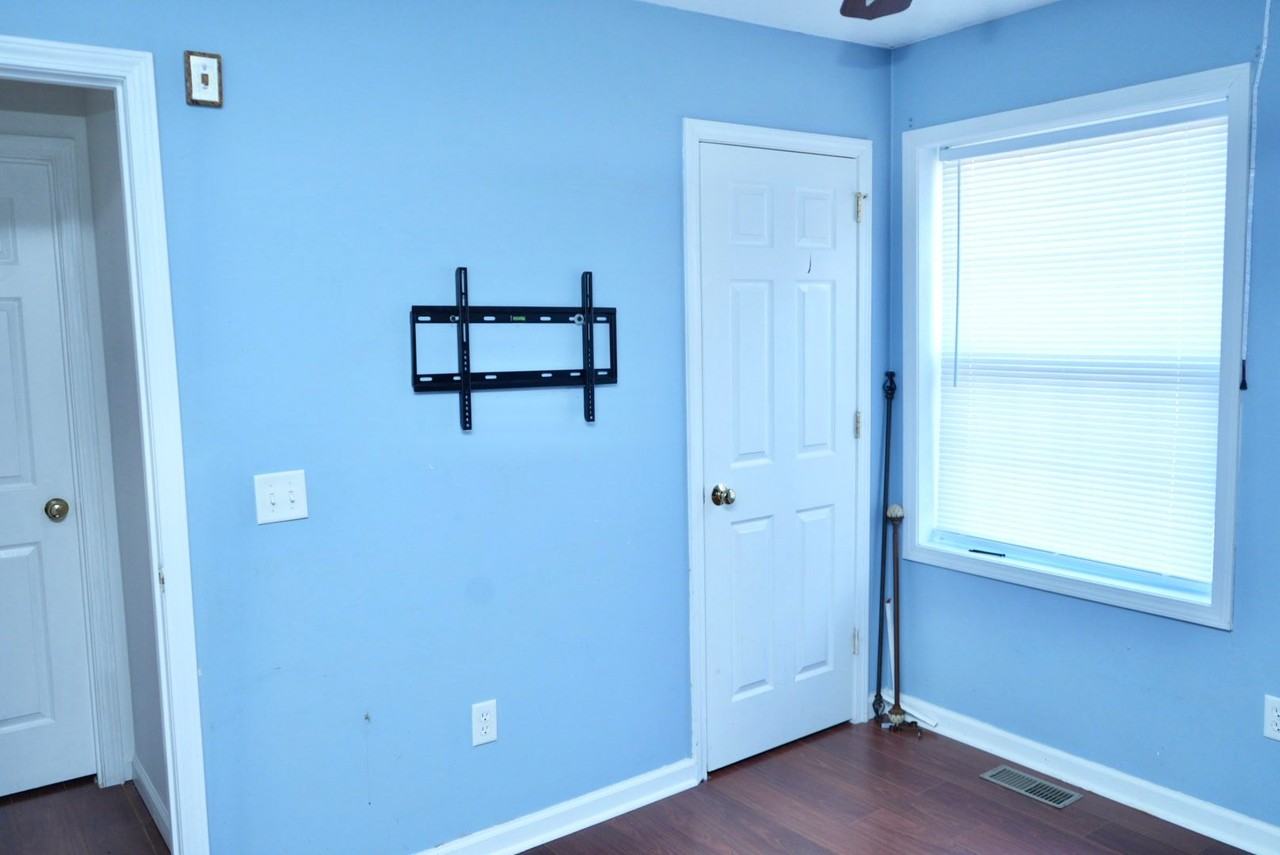 2427 Lindsay Rd - Photo 6 of 17
