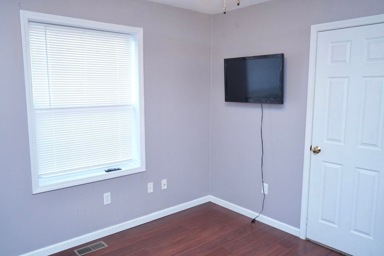 2427 Lindsay Rd - Photo 7 of 17