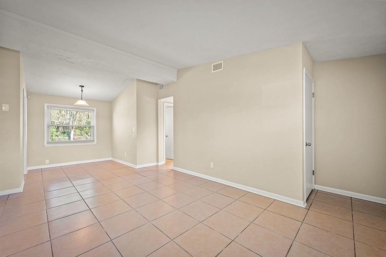 909 Westgate Dr - Photo 6 of 33