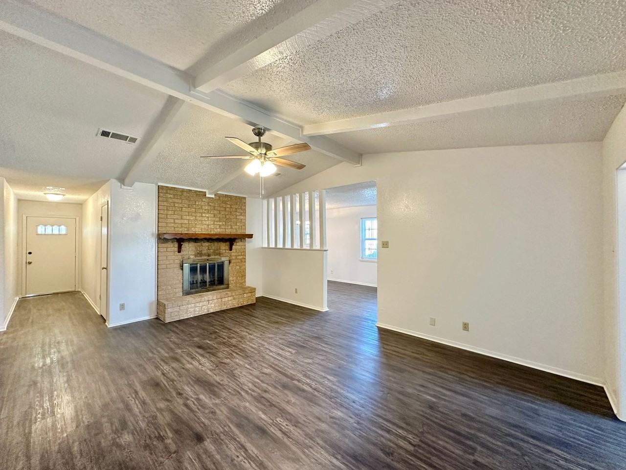 1501 Farhills Dr - Photo 3 of 42