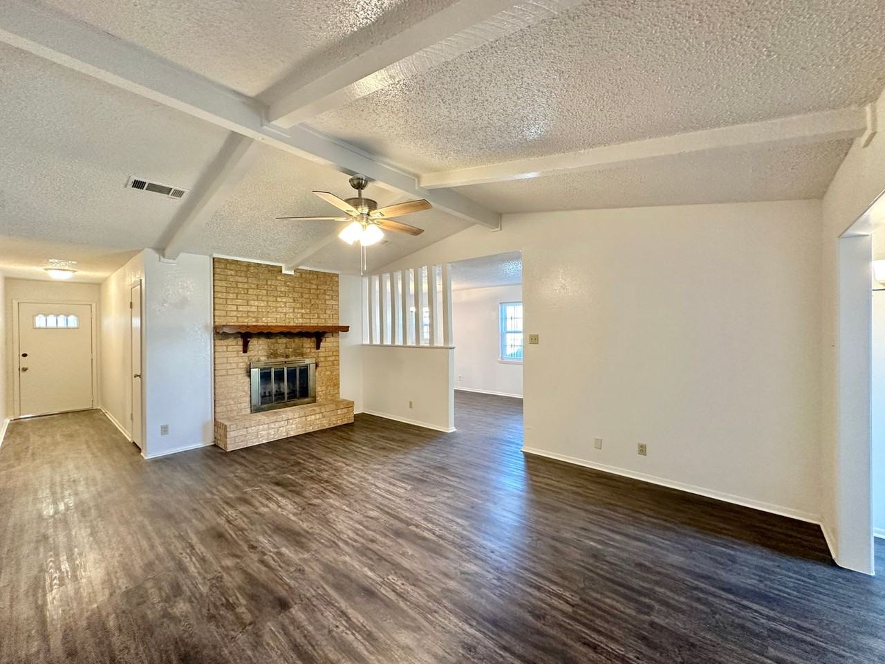 1501 Farhills Dr - Photo 4 of 42