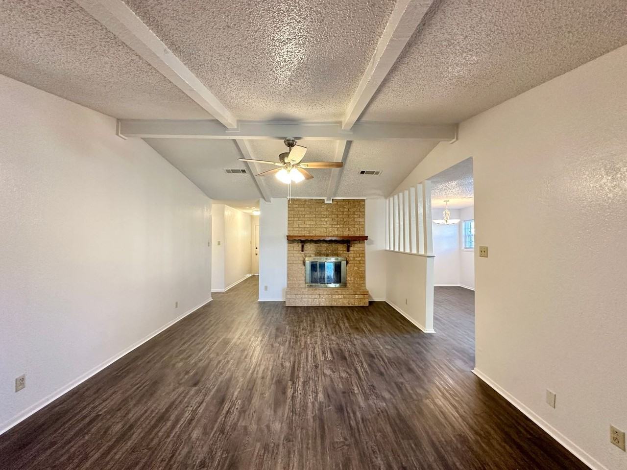 1501 Farhills Dr - Photo 5 of 42