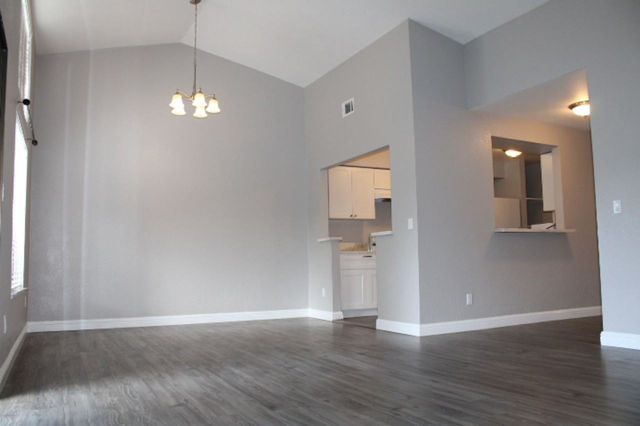 7 Hill Ct - Photo 3 of 21