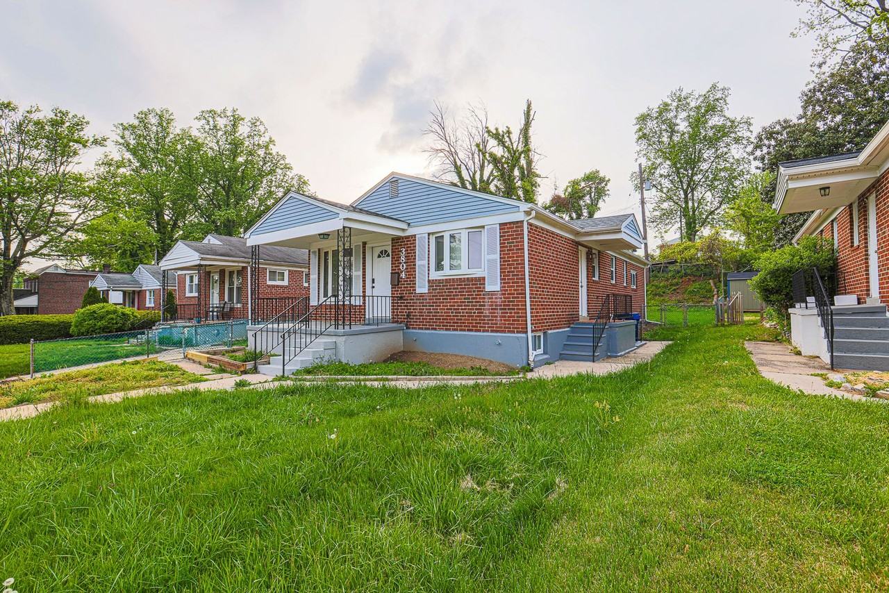 3804 N Rogers Ave - Photo 2 of 46