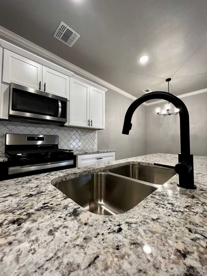 5302 Kilyn Ct - Photo 5 of 19