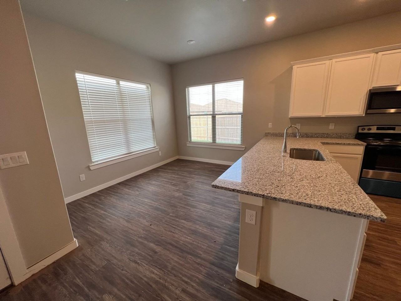 1918 Kirksey Ave - Photo 5 of 32