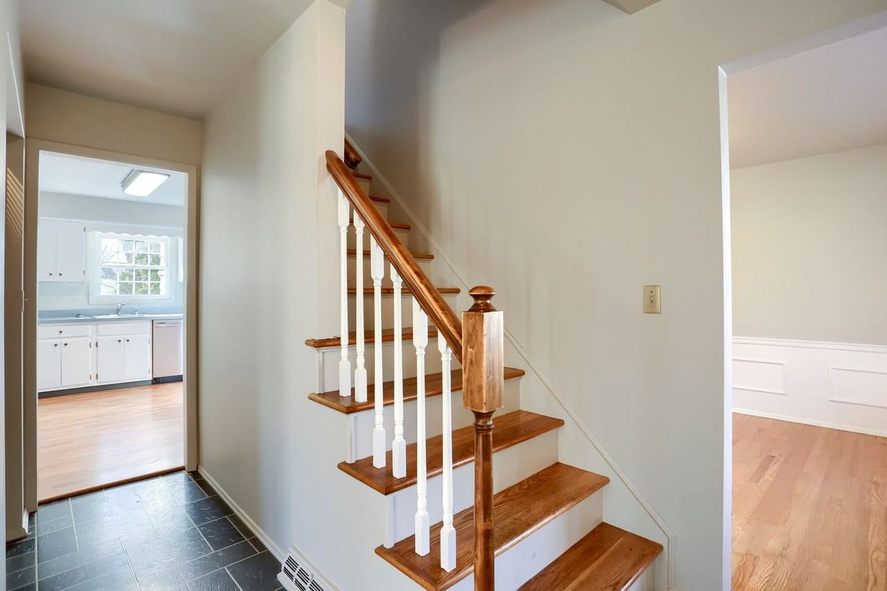 332 Deerfield Rd - Photo 2 of 28