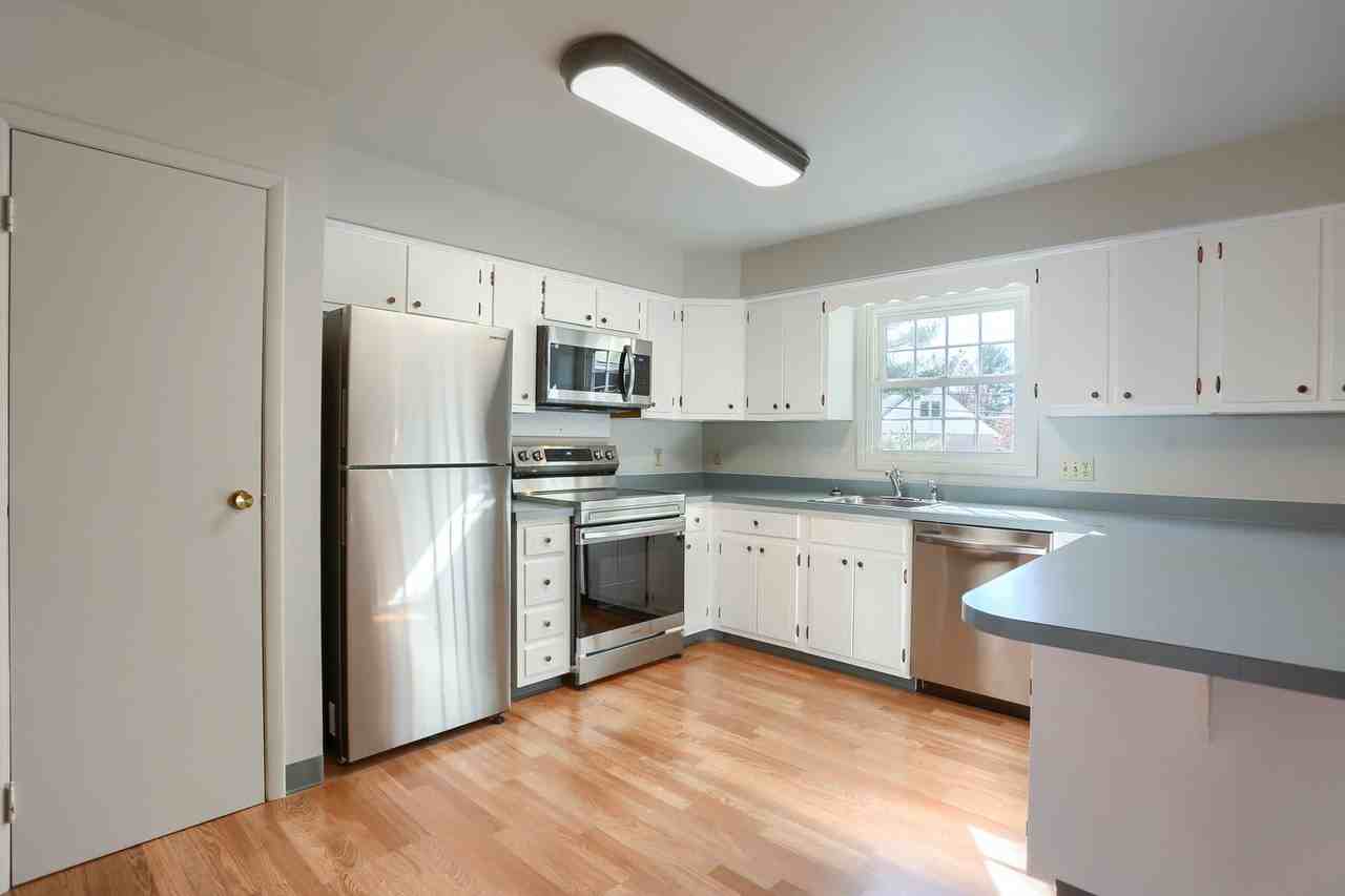 332 Deerfield Rd - Photo 4 of 28