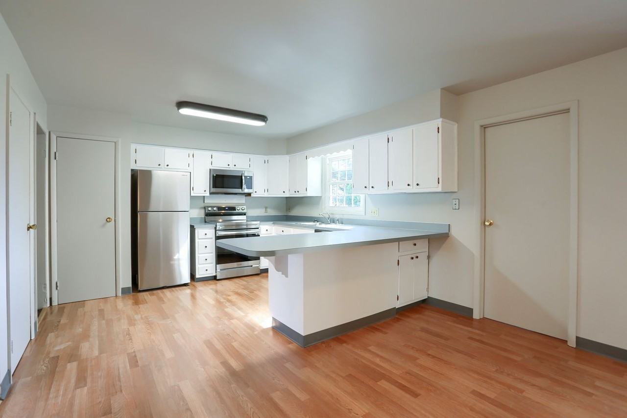 332 Deerfield Rd - Photo 6 of 28