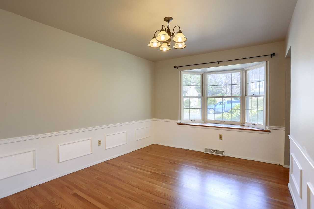 332 Deerfield Rd - Photo 7 of 28
