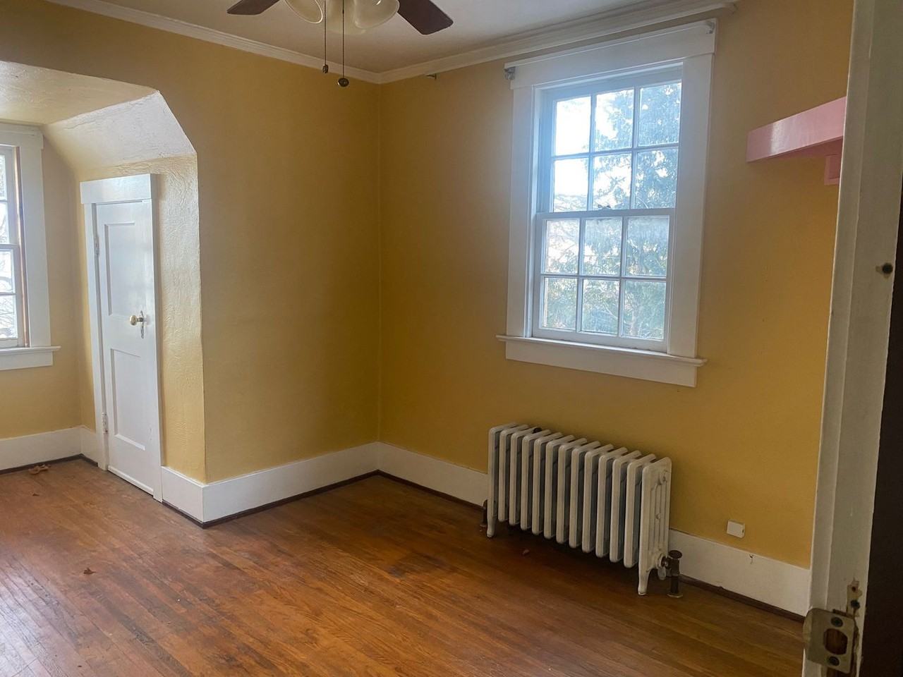 946 Mount Hope Ave - Photo 2 of 20