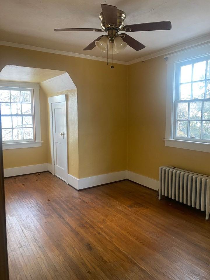 946 Mount Hope Ave - Photo 3 of 20