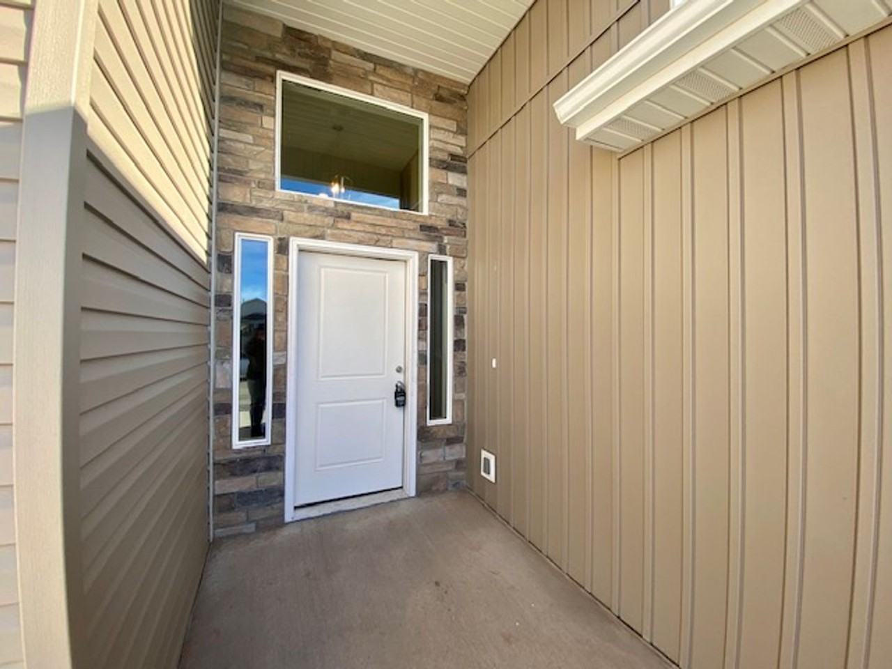 939 S 25 W - Photo 2 of 36