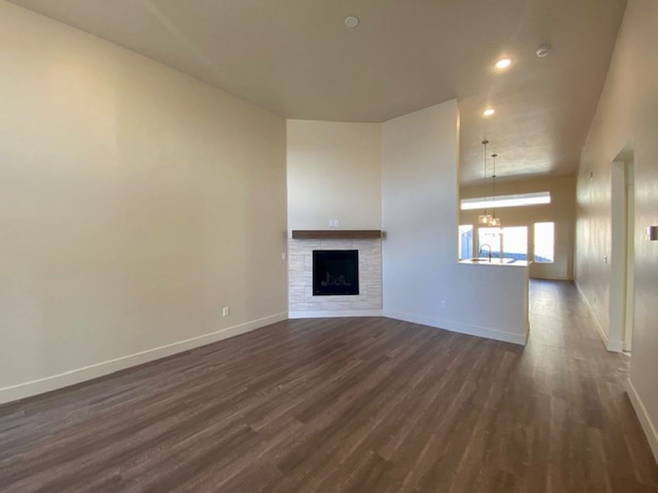 939 S 25 W - Photo 4 of 36