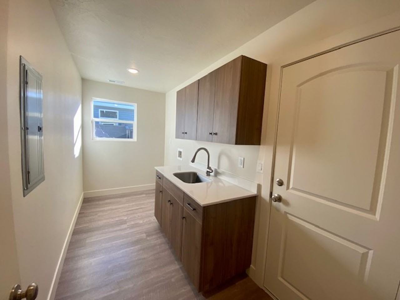 939 S 25 W - Photo 5 of 36