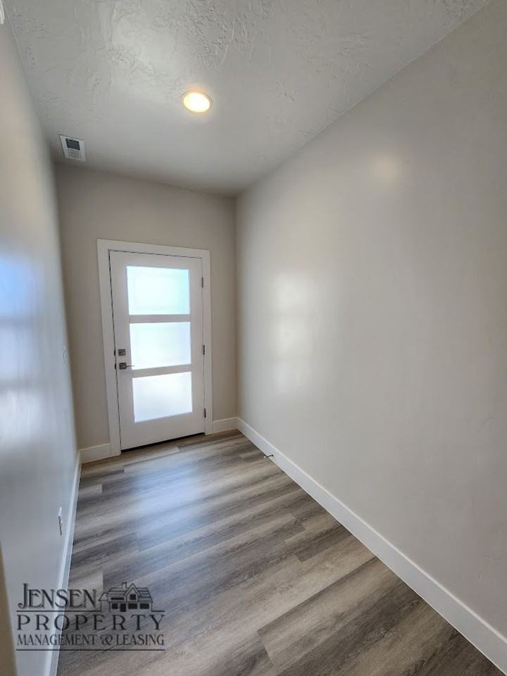 683 E Eureka Aly - Photo 3 of 31