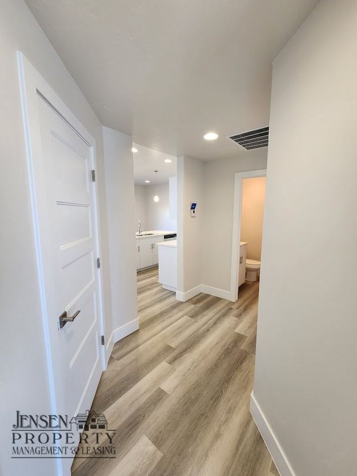 683 E Eureka Aly - Photo 4 of 31