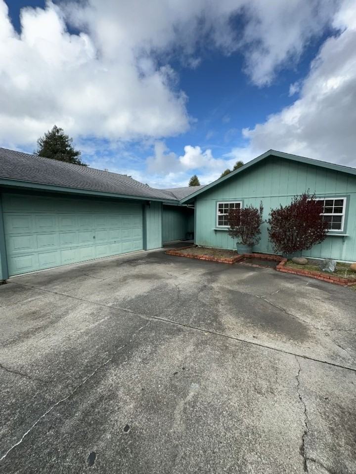 2139 Woodcrest Ct - Photo 2 of 25