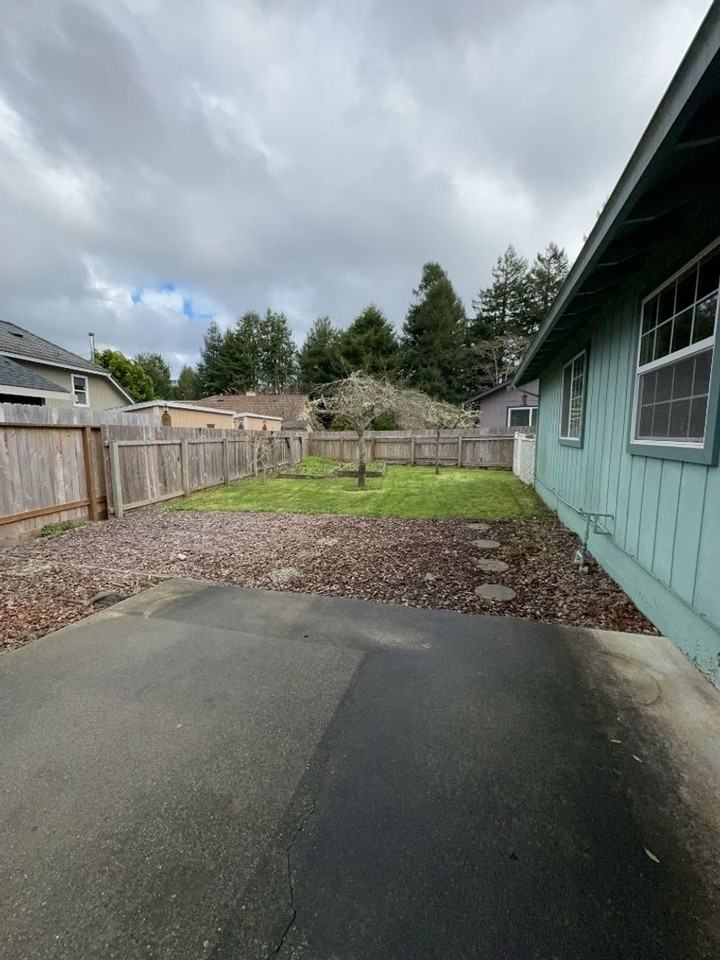 2139 Woodcrest Ct - Photo 3 of 25