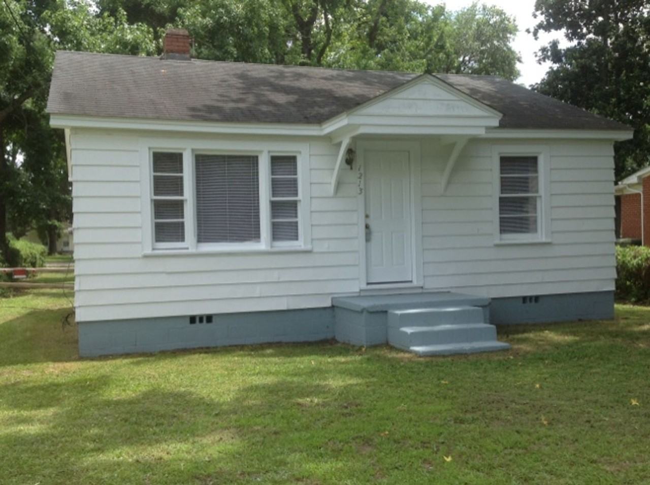 1213 Washington St - Photo 2 of 18