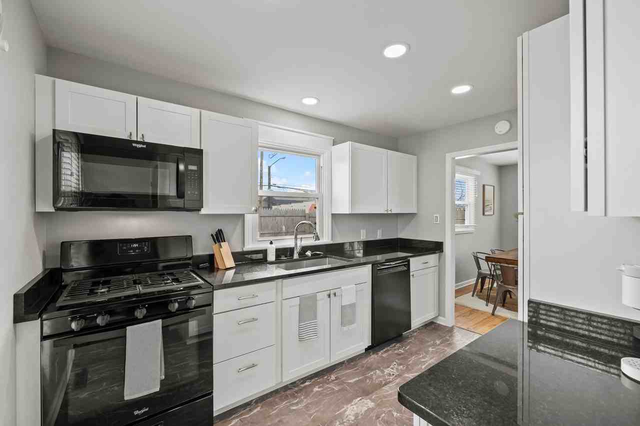 712 Garden Rd - Photo 3 of 27