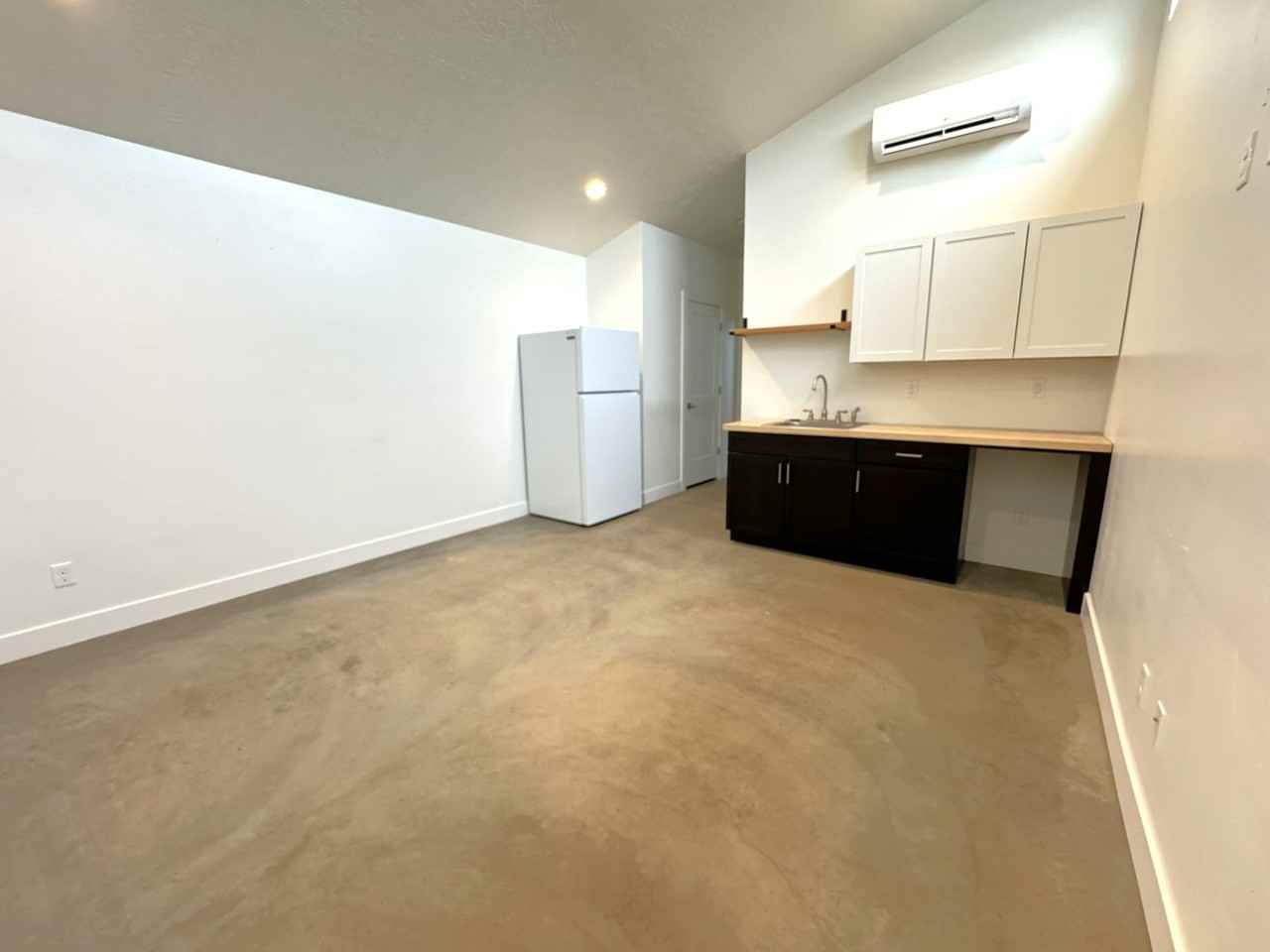 840 North Maple Street #9 - Photo 3 of 12