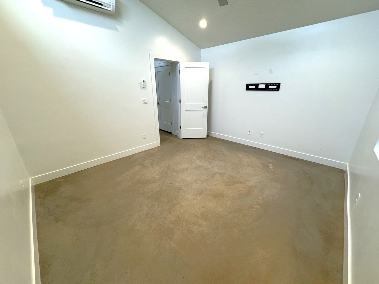 840 North Maple Street #9 - Photo 5 of 12