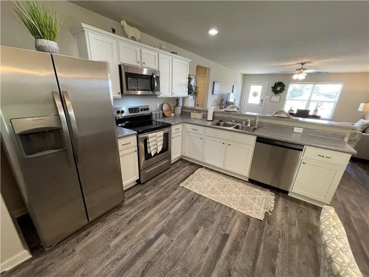 2805 Murphy St - Photo 3 of 12