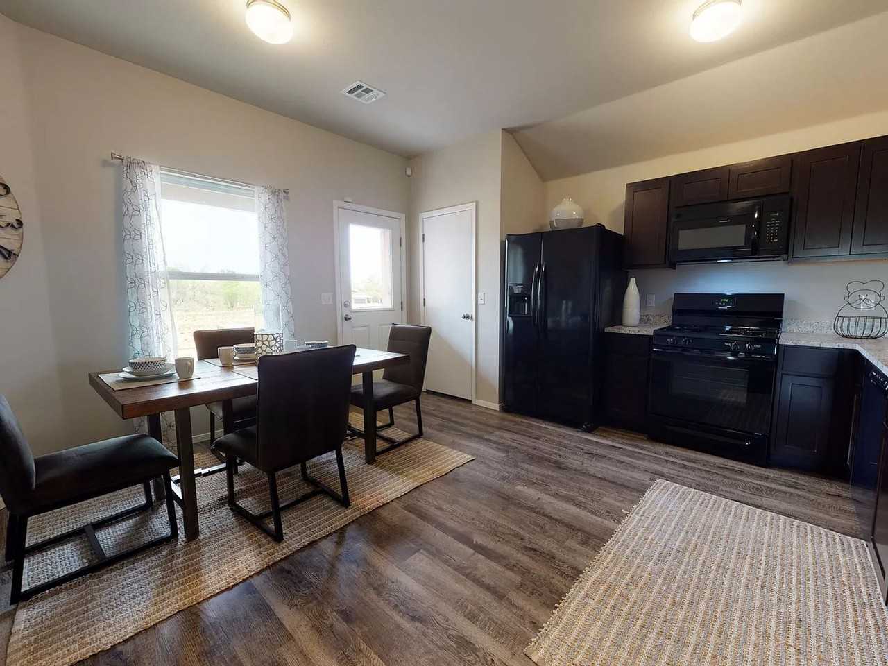 2805 Reynolds St - Photo 3 of 13