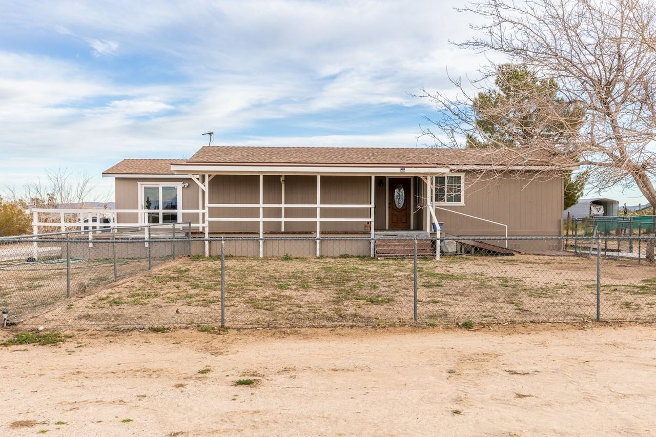 723 N Everett St - Photo 2 of 30