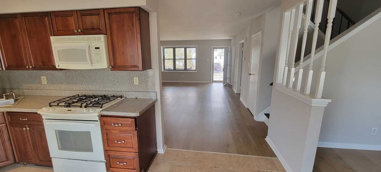 42 Hathaway Dr - Photo 3 of 17