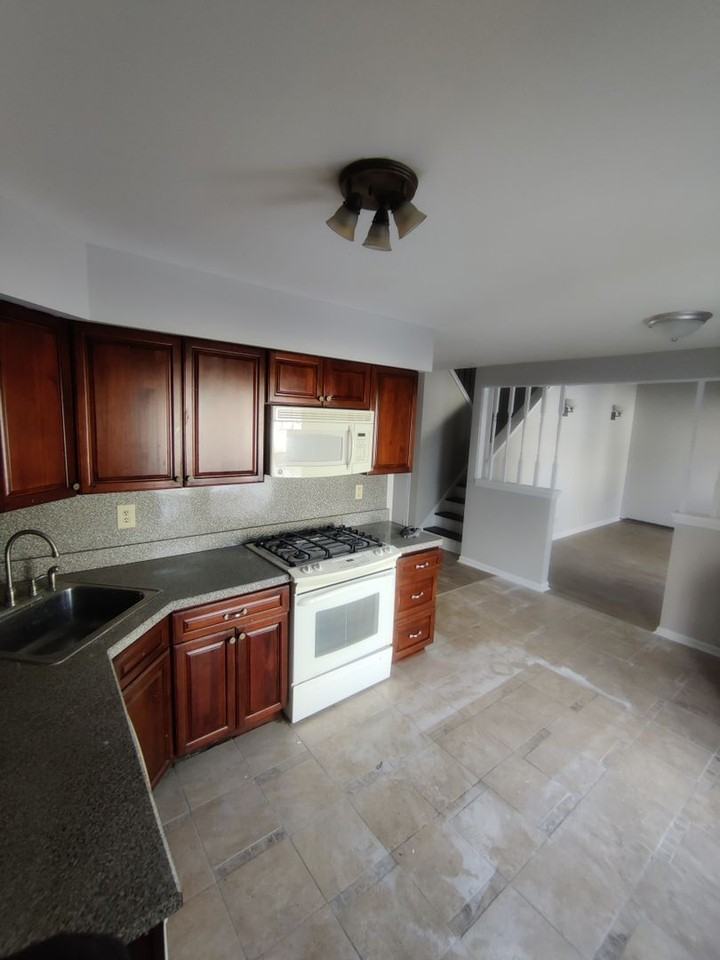 42 Hathaway Dr - Photo 4 of 17