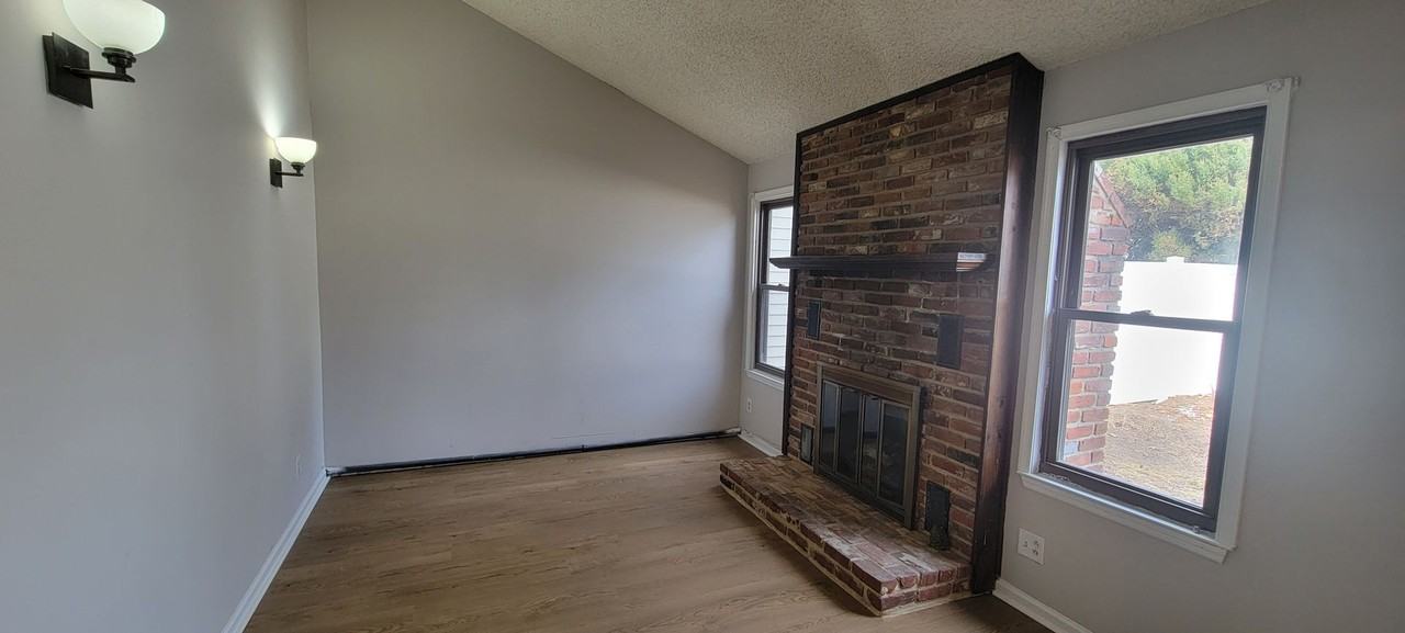 42 Hathaway Dr - Photo 5 of 17