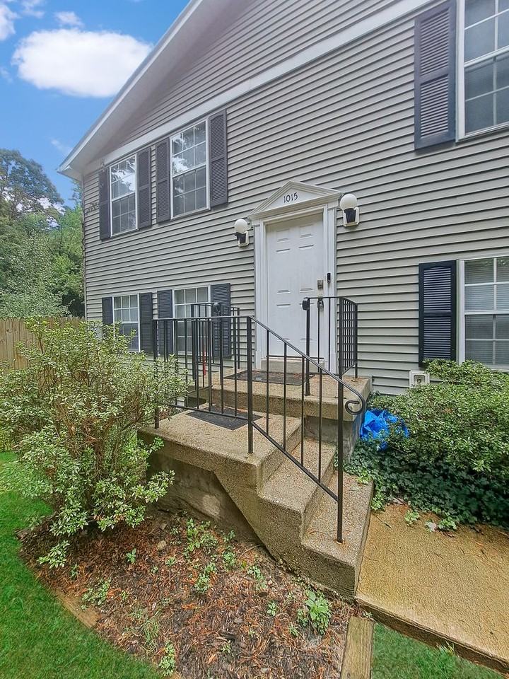 1015 Red Lion Ct - Photo 3 of 32