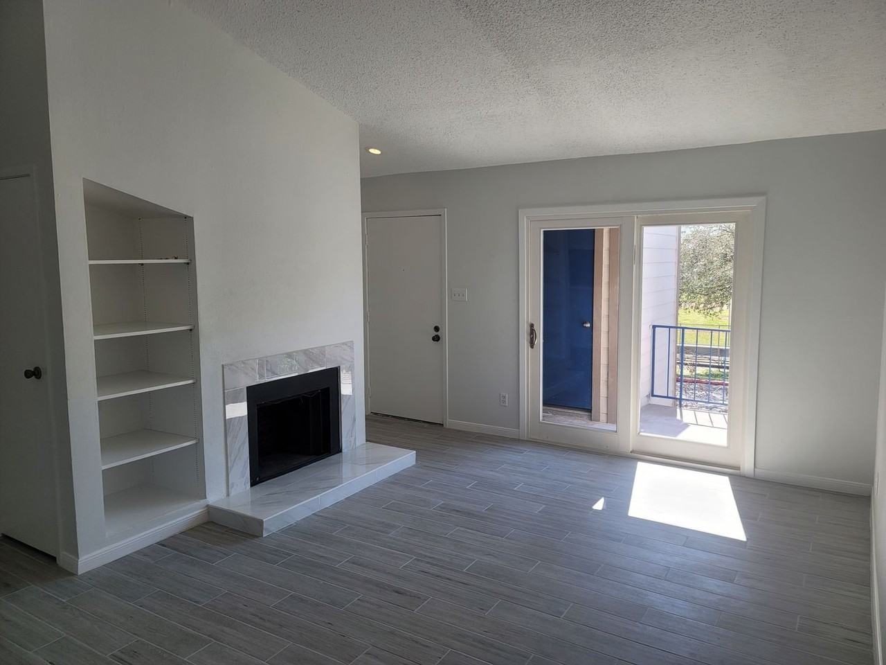 7032 N Holiday Dr - Photo 2 of 19