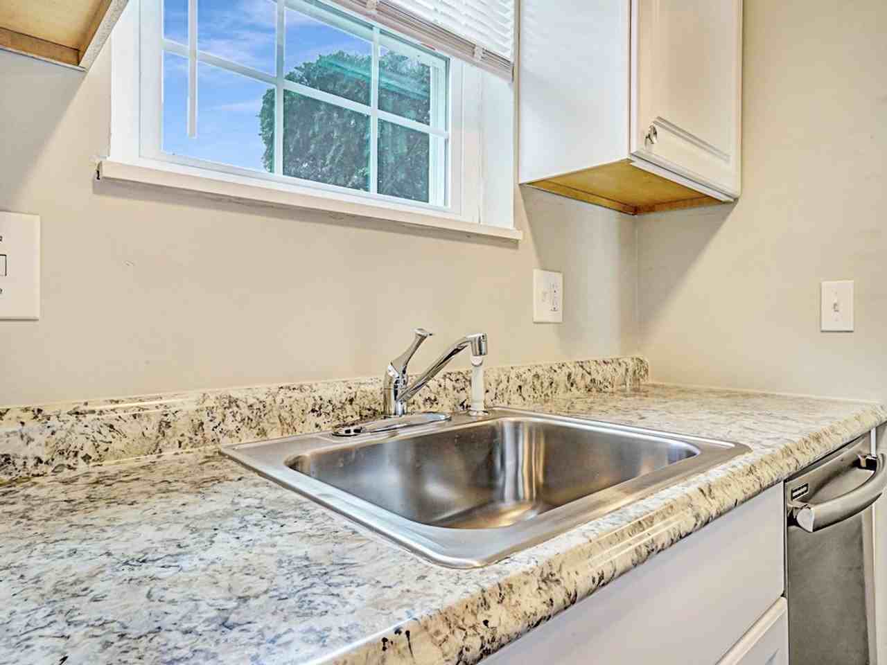 Village Square Apartments - Photo 5 of 11