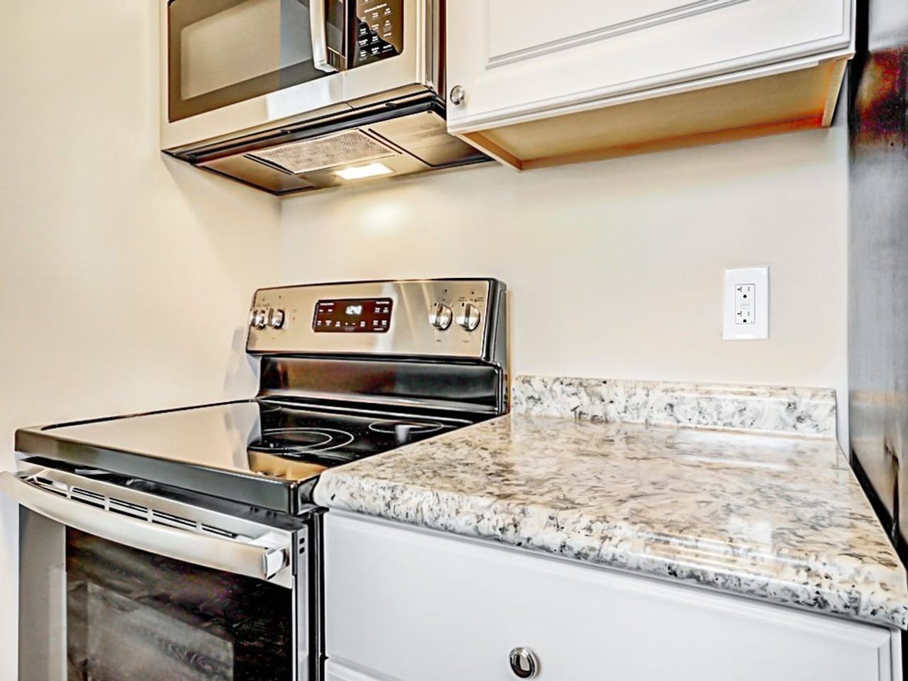 Village Square Apartments - Photo 6 of 11