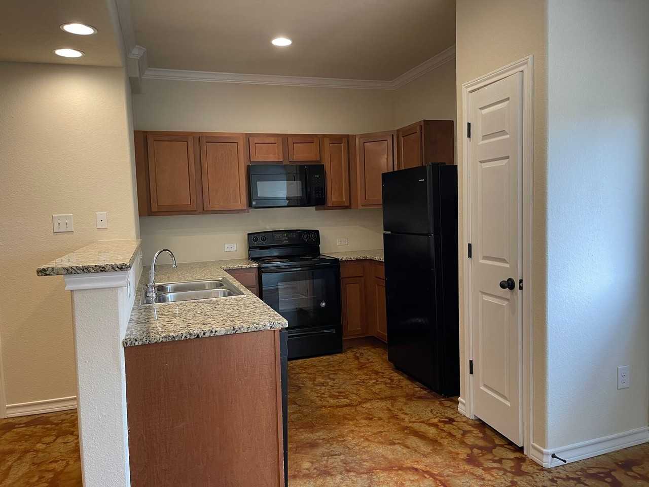 6411 Melanzane Ave #4 - Photo 5 of 15