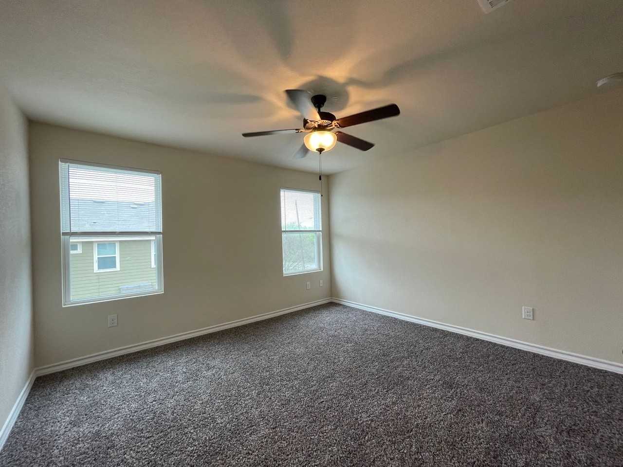 6411 Melanzane Ave #4 - Photo 6 of 15