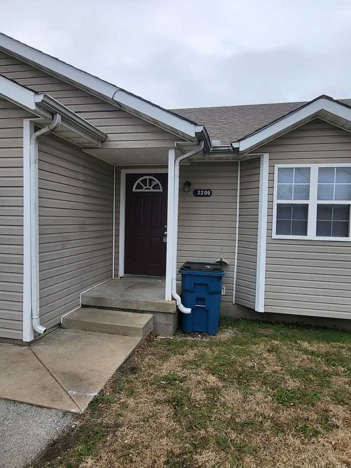 3209 E Markwardt Ave - Photo 3 of 17