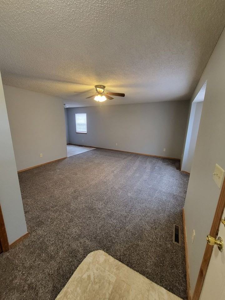 3209 E Markwardt Ave - Photo 4 of 17