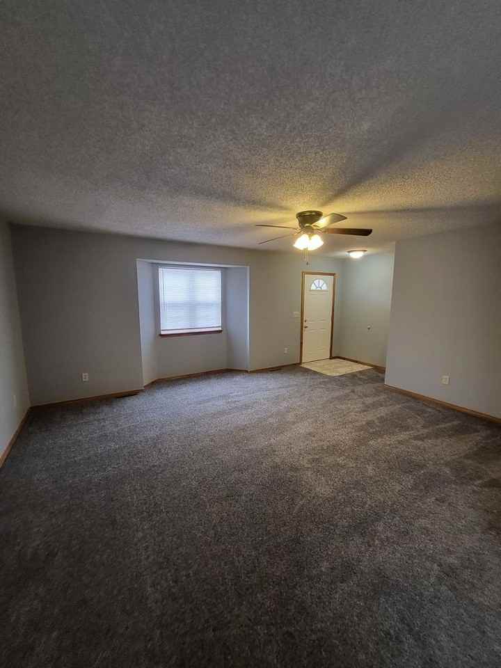 3209 E Markwardt Ave - Photo 5 of 17