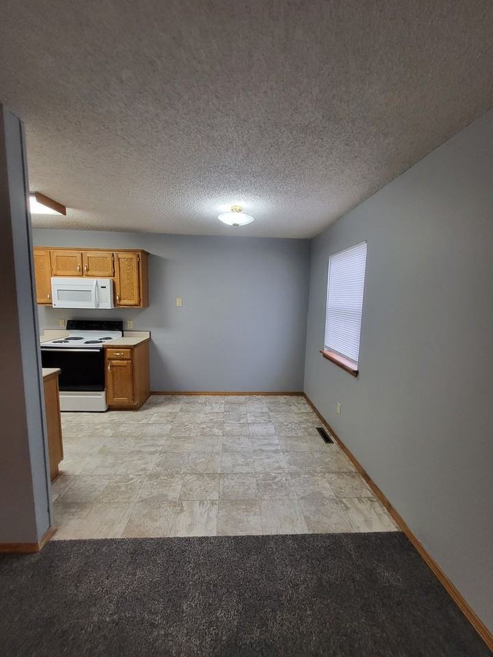 3209 E Markwardt Ave - Photo 6 of 17